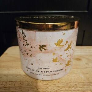 Bath & Body Works Honeysuckle & Peach Spritz Candle with Gold Accents